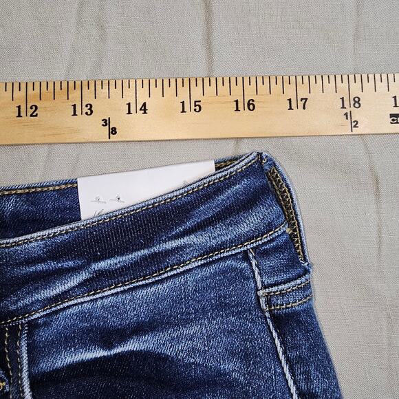 NWT Kancan High Rise, Wide Leg,  Medium Wash, Stretchy Jean 13/30 - Picture 8 of 12